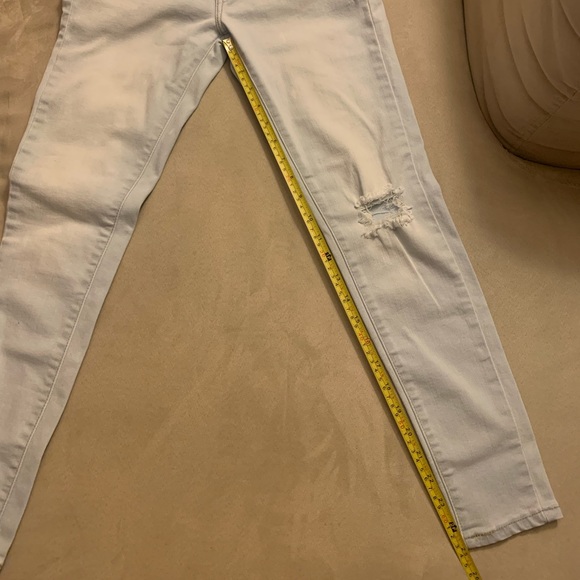 LEVIS SUPER SKINNY 710 RIPPED JEANS, LIGHT,SIZE 27 - Picture 9 of 9